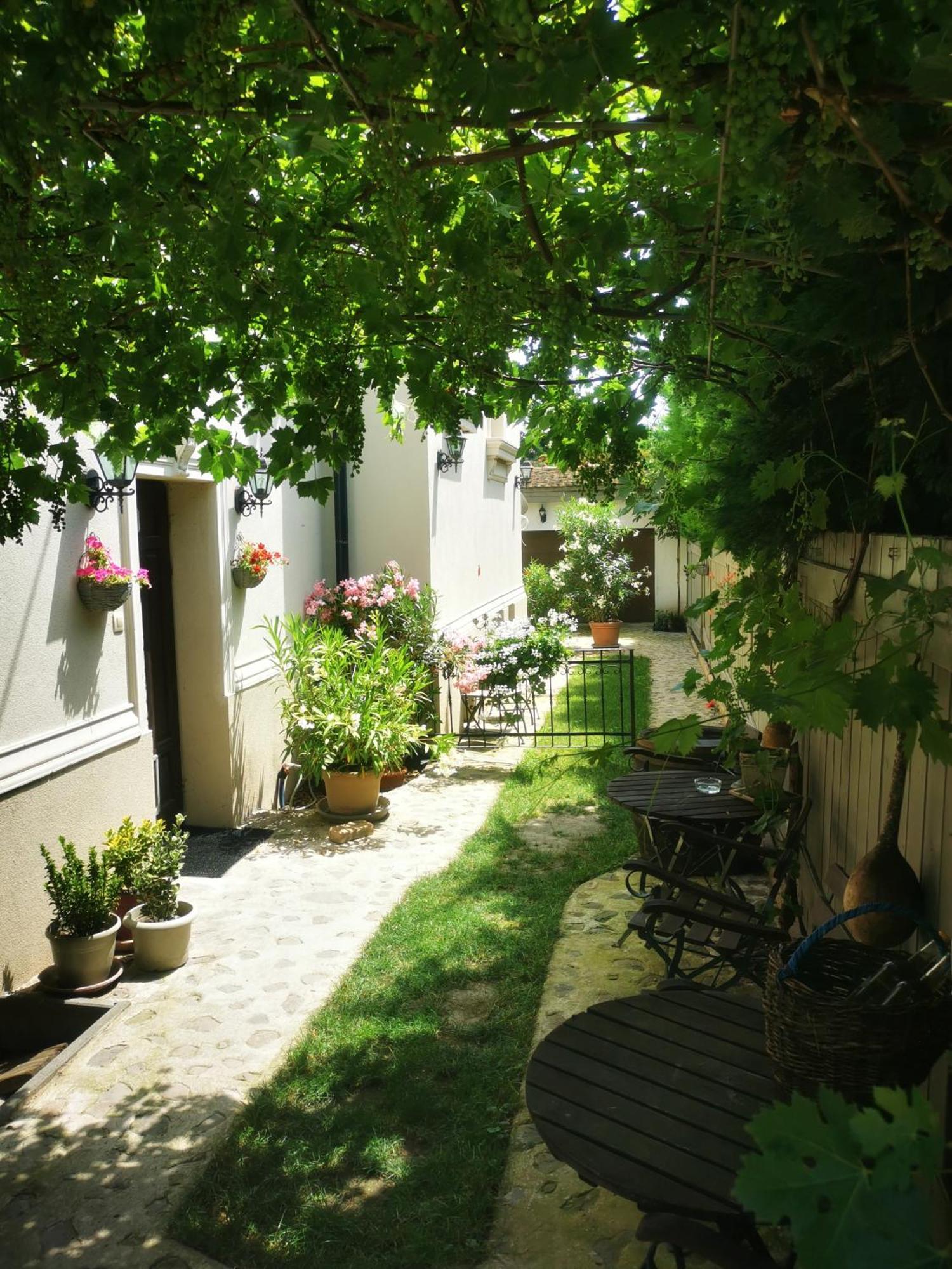 Kuria Apartman Budapest With Free Parking Buitenkant foto