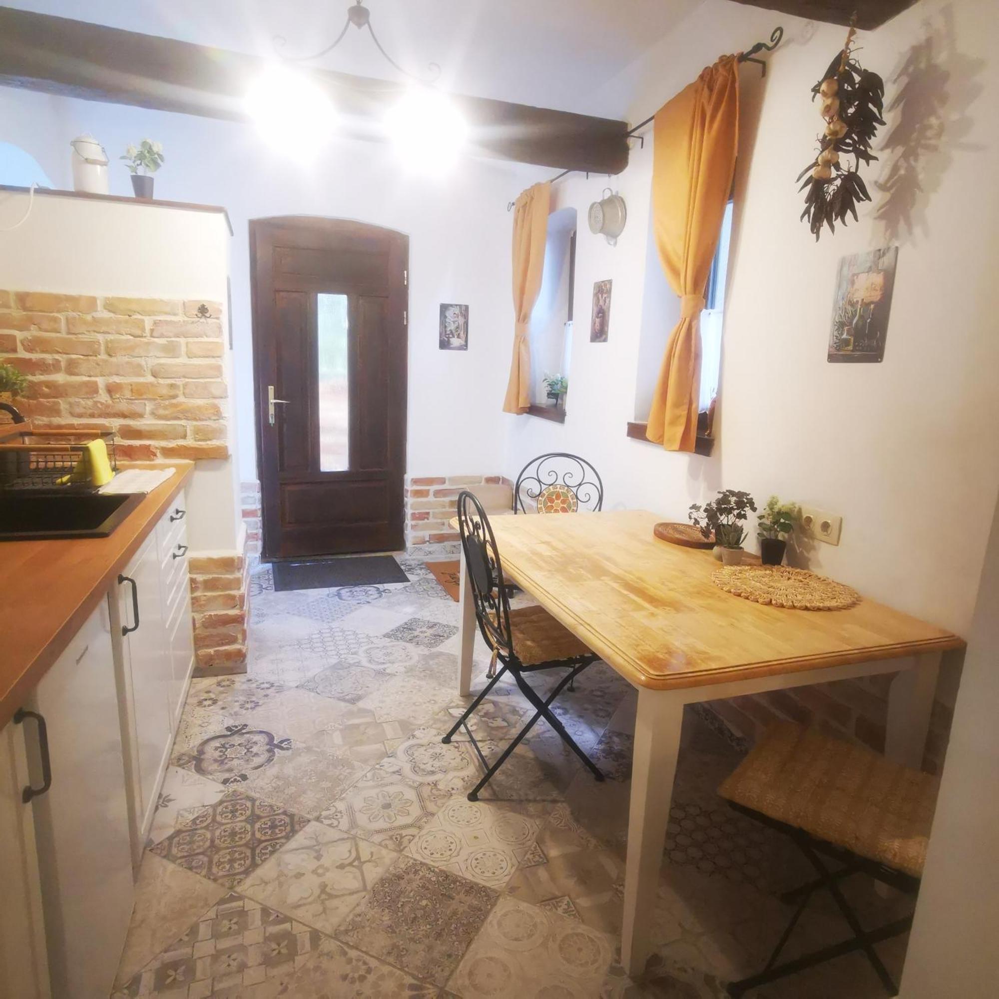 Kuria Apartman Budapest With Free Parking Buitenkant foto